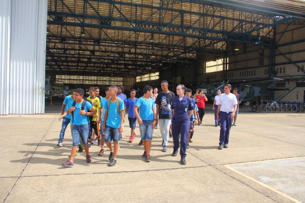 Visita ao hangar do PAMA LS