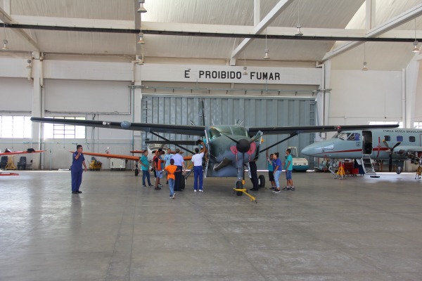 Visita ao hangar do PAMA LS