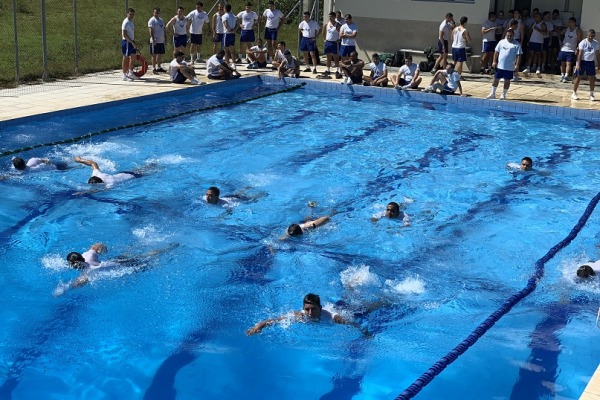 Exercício incluiu natação utilitária