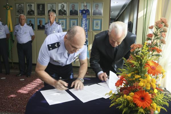 A rádio foi inaugurada na gestão do atual Comandante da Aeronáutica