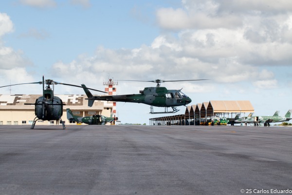 Militares tiveram a experiência a bordo do helicóptero H-50 Esquilo, do Esquadrão Gavião