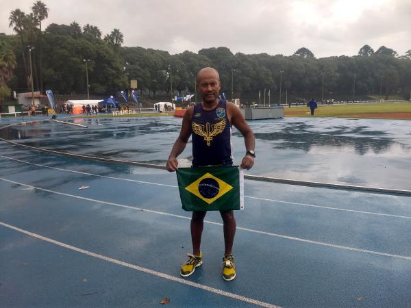 Em 48 horas, Sargento Jorge Cerqueira correu 766 voltas em pista de atletismo