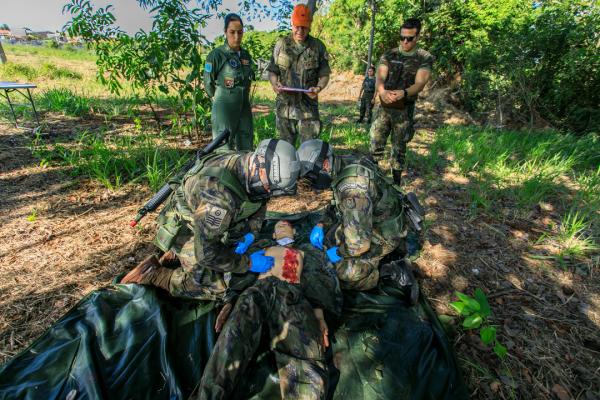 Exercício prepara resgate em combate