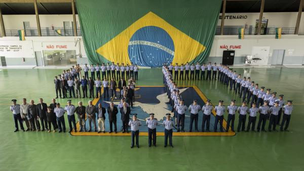 Durante a solenidade foi realizada uma homenagem pelas 350 mil horas voadas no Esquadrão