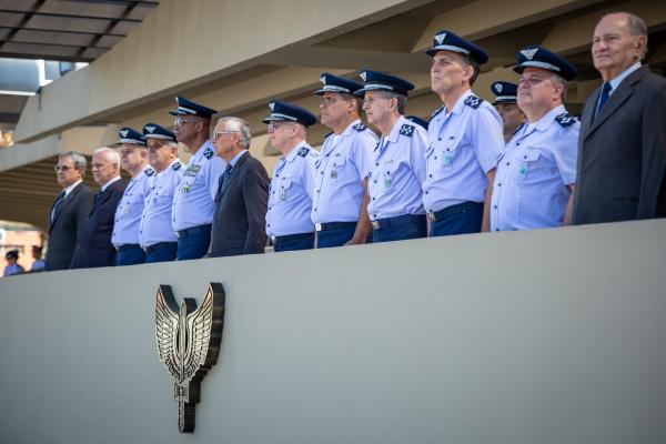 Cerimônia contou com imposição de Medalha Militar e premiação a militares padrão