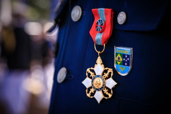 A medalha foi imposta a 24 militares da Força Aérea, em Brasília (DF)