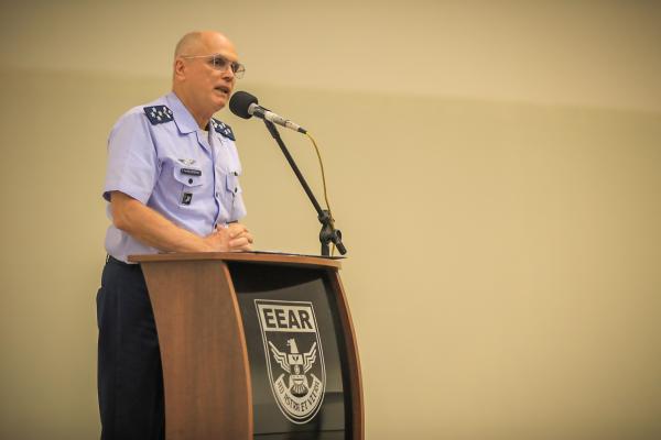 Apresentação a futuros graduados tratou das características da carreira militar