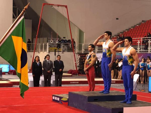 No Campeonato Masculino Sul-Americano de Ginástica, militares da Força Aérea conquistaram o primeiro lugar por equipes para o Brasil