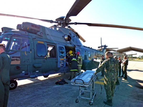 Curso simulou procedimentos de emergência na aeronave, além de abordagem com vítima e transporte até o Esquadrão de Saúde