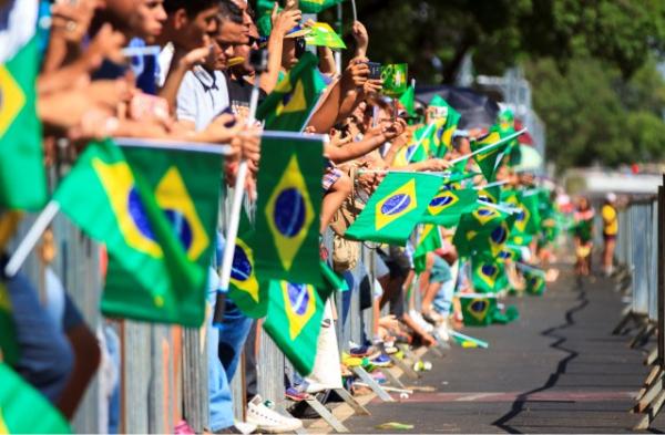 No solo, desfilarão cinco grupamentos, além da Banda de Música da Ala 1