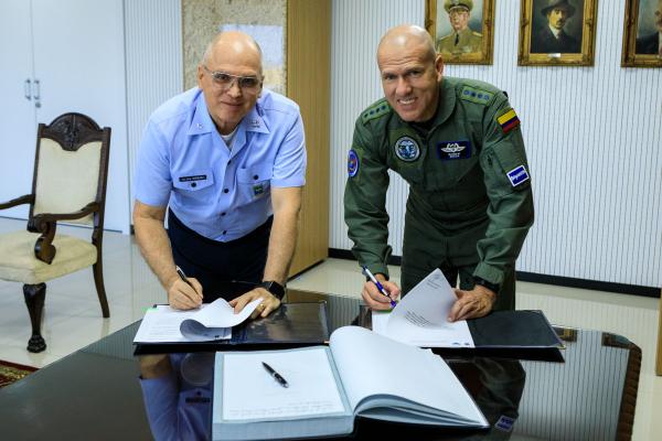 Encontro ocorreu na tarde desta quinta-feira (19), no Comando da Aeronáutica, em Brasília (DF)