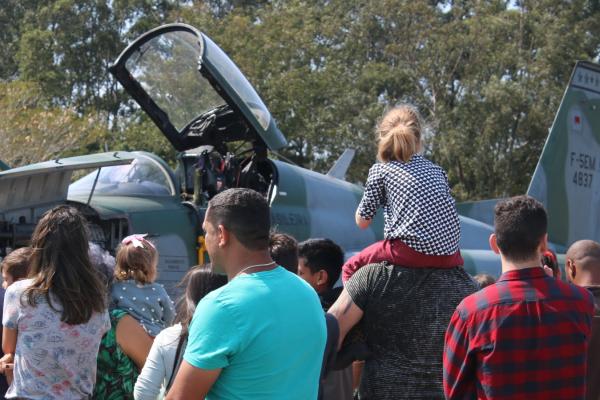 Em Anápolis (GO), a Ala 2 entregou alimentos arrecadados em evento