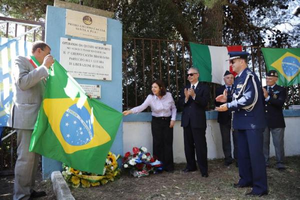 Cerimônia na cidade de Tarquinia, de onde iniciaram-se as operações aéreas do 1º Grupo de Aviação de Caça, homenageou jovens pilotos brasileiros que lutaram nos campos de batalha