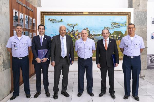 Encontro ocorreu na manhã desta quarta-feira (16), no Comando da Aeronáutica