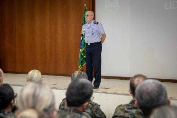 Tenente-Brigadeiro Bermudez discorreu sobre a conduta dos militares no exercício do Oficialato e os valores da Força Aérea Brasileira