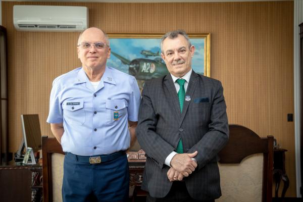 Encontro ocorreu na manhã desta segunda-feira (11), no Comando da Aeronáutica, em Brasília (DF)