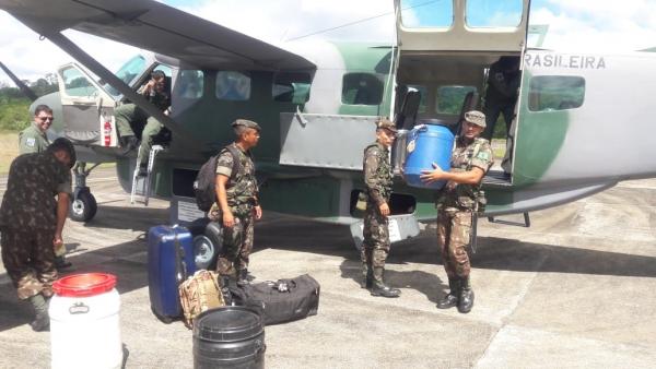 Aeronave C-98A Grand Caravan do 1º ETA transporta militares e suprimentos ao Destacamento Especial de Fronteira de Vila Brasil do Exército Brasileiro (EB)