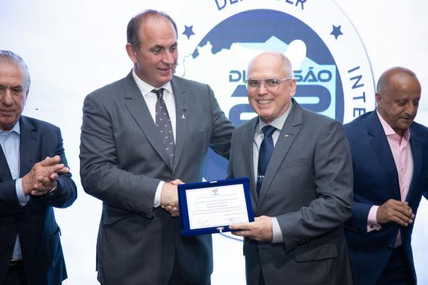 Tenente-Brigadeiro Bermudez foi homenageado pela Sociedade dos Melhores Amigos da Aeronáutica em São Paulo (SP)