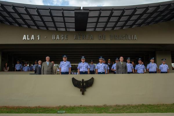 Durante a solenidade foi entregue o Título “Membro Honorário da Força Aérea Brasileira” e a Medalha Militar por Tempo de Serviço