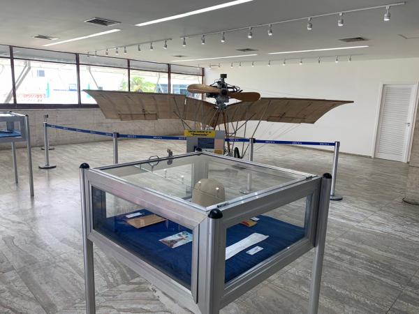 Para celebrar a data, INCAER realiza até o próximo dia 21 uma exposição sobre Santos-Dumont e a Força Aérea Brasileira