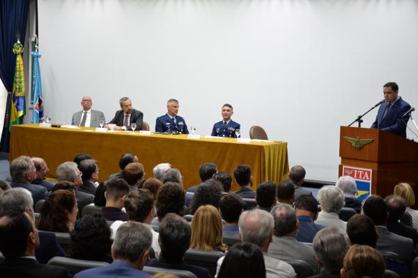 Professor Doutor Cláudio Jorge Pinto Alves passou a função ao Professor Doutor Anderson Ribeiro Correia em cerimônia realizada nessa segunda-feira (27), no ITA