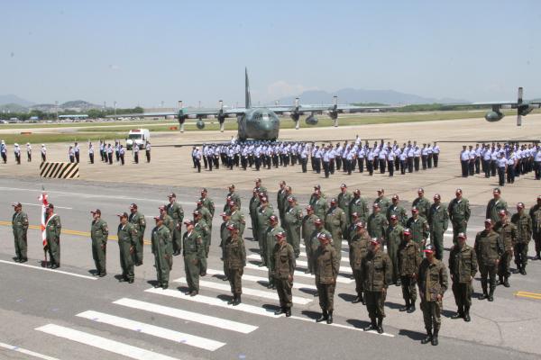 Durante a solenidade, foram homenageados militares do efetivo de ontem e de hoje