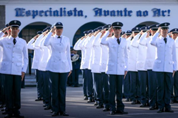 Jornal traz detalhes sobre a Operação Regresso à Pátria Amada Brasil e faz homenagem ao Dia Internacional da Mulher