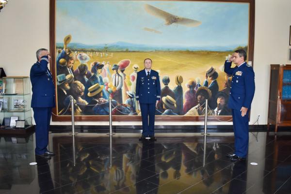 O Brigadeiro do Ar Valdir Eduardo Tuckumantel Codinhoto passou o Comando do Berço dos Especialistas ao Coronel Aviador Antonio Luiz Godoy Soares Mioni Rodrigues