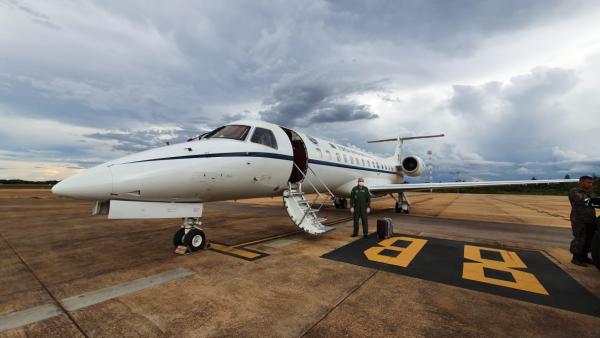 Avião decolou de Brasília (DF) transportando doses de vacinas para as cidades de Palmas (TO) e Macapá (AP), e respiradores hospitalares para Belo Horizonte (MG)