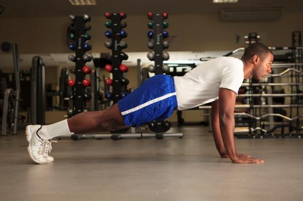 A proposta levou em consideração os três níveis de condicionamento, bem como a distribuição dos exercícios por grupos musculares