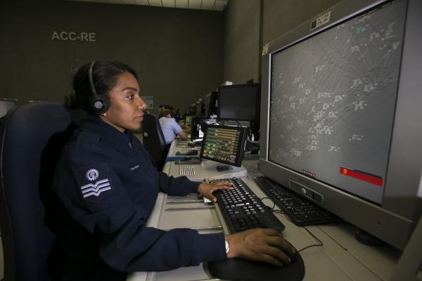 As demandas são desenvolvidas pelo Departamento de Controle do Espaço Aéreo (DECEA)