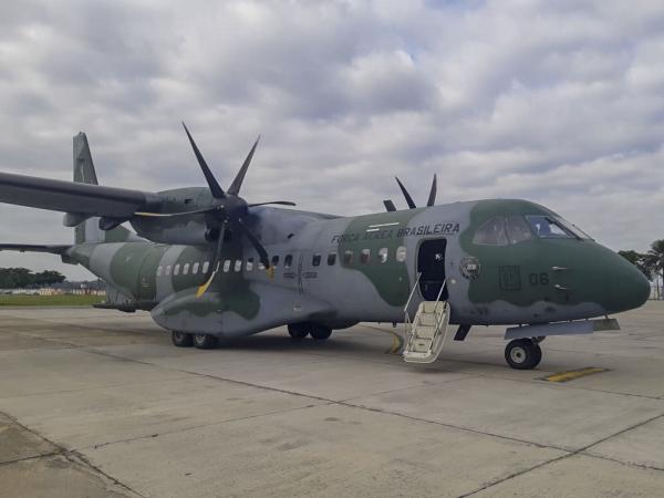 Aeronave C-105 Amazonas decolou nesta quinta (28) do Rio de Janeiro (RJ) com destino a Belém (PA) transportando luvas, macacões e fitas adesivas multiuso