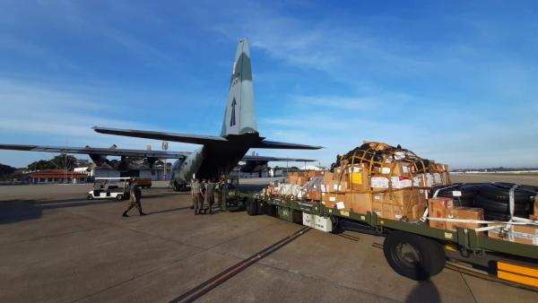 A aeronave decolou do Rio de Janeiro (RJ), pousou em Brasília (DF) e seguiu para Manaus (AM)