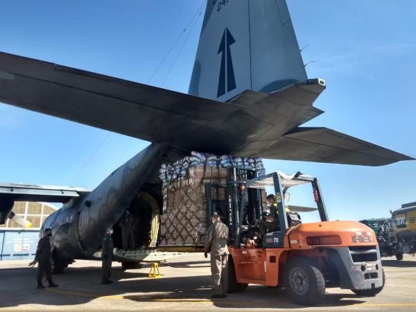 Aeronave do Esquadrão Gordo conduziu, neste sábado (20), materiais de saúde para serem utilizados no combate ao novo Coronavírus