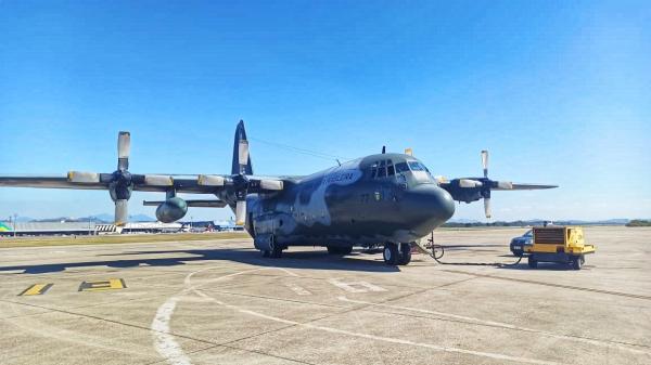 Avião conta com o Sistema de Combate a Incêndio (MAFFS) com capacidade de lançar até 12 mil litros de água por decolagem