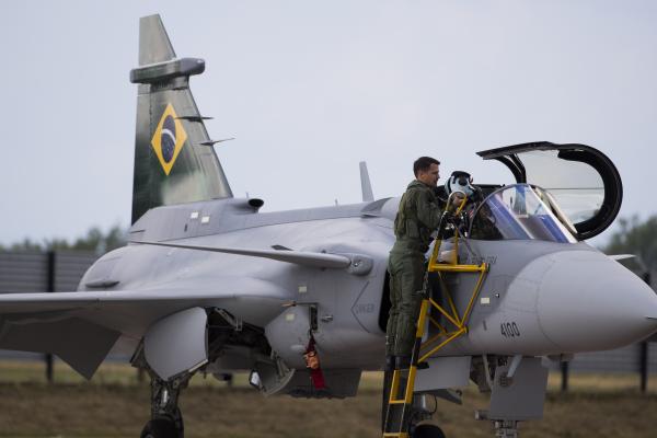 Voo sobre o mar Báltico, na Suécia, durou, aproximadamente, 50 minutos e faz parte da verificação das qualidades de voo e de pilotagem da aeronave