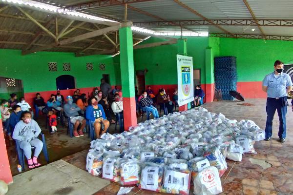 Militares e civis realizam campanhas de arrecadação de alimentos e roupas para várias comunidades