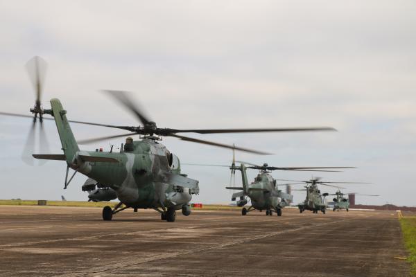 Cada helicóptero possui características complementares nos treinamentos de guerra não convencional