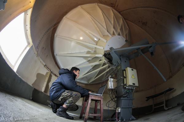 Em Urubici, na serra catarinense, militares do Destacamento de Controle do Espaço Aéreo do Morro da Igreja, trabalham com temperaturas abaixo de zero grau