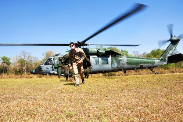 H-60L Black Hawk apoia missões de Combate a Incêndio