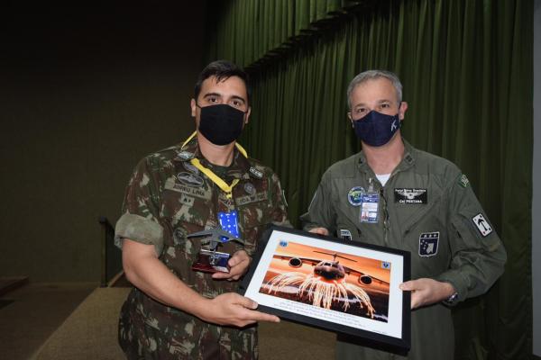 O evento foi realizado entre a Força Aérea Brasileira (FAB) e o Exército Brasileiro (EB) 