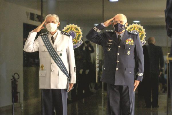 Tenente-Brigadeiro do Ar William de Oliveira Barros se despede após 59 anos de dedicação à Instituição