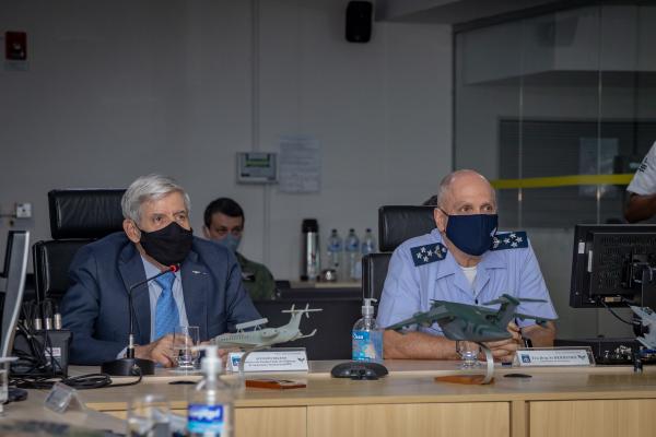 Comandante da Aeronáutica e Comandante de Operações Aeroespaciais receberam comitiva liderada pelo Ministro Augusto Heleno, nesta quarta-feira (14), nas instalações do COMAE, em Brasília (DF)