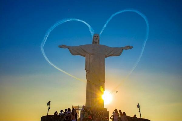 A apresentação musical em homenagem ao Dia do Aviador e Dia da Força Aérea Brasileira, organizada pelo Comando Aéreo Leste, ocorreu no Museu do Amanhã, no Rio de Janeiro, com participação da Esquadrilha da Fumaça