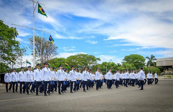 Há vagas para profissionais das áreas de Administração, Serviços Jurídicos, Análise de Sistemas e Medicina Veterinária em diversas localidades do Território Nacional