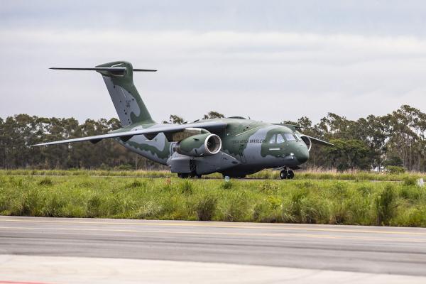 Está previsto o lançamento de paraquedistas brasileiros e americanos, além da atuação em conjunto com aeronaves de outras Forças Aéreas