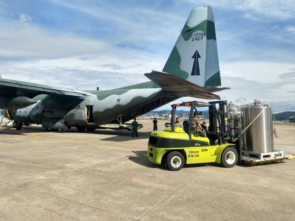 As aeronaves KC-390 Millennium, C-130 Hércules, C-105 Amazonas e C-99 estão dedicadas ao cumprimento da missão de transportar oxigênio, insumos e pacientes