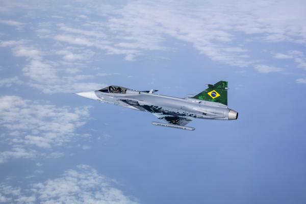 Capacitação ocorre em Såtenäs, na Suécia, e integra a implantação do novo caça na Força Aérea Brasileira (FAB)