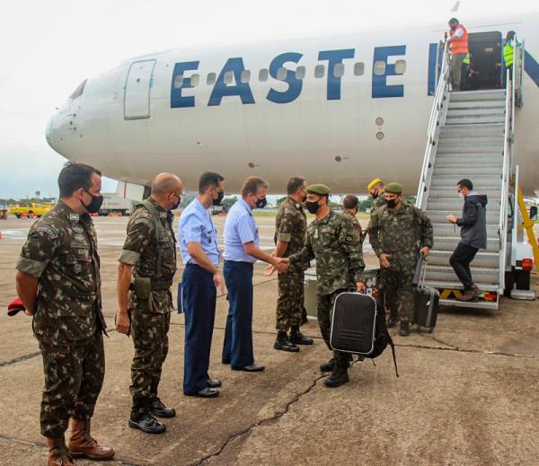 Treinamento nos Estados Unidos contou com o apoio da aeronave KC-390 Millennium, da Força Aérea Brasileira 