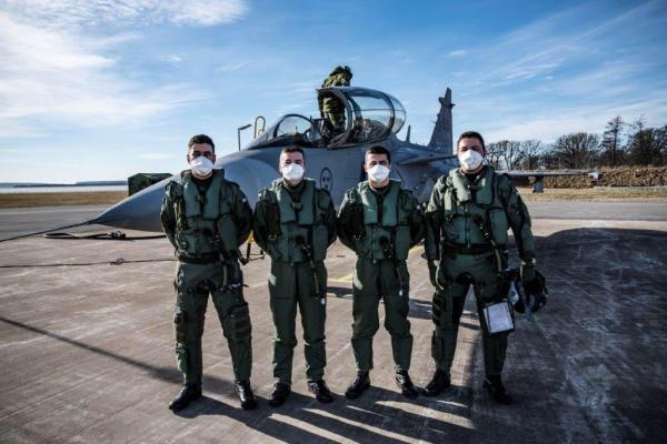 Os voos básicos visam ambientar os tripulantes às características do novo vetor de caça da Força Aérea Brasileira